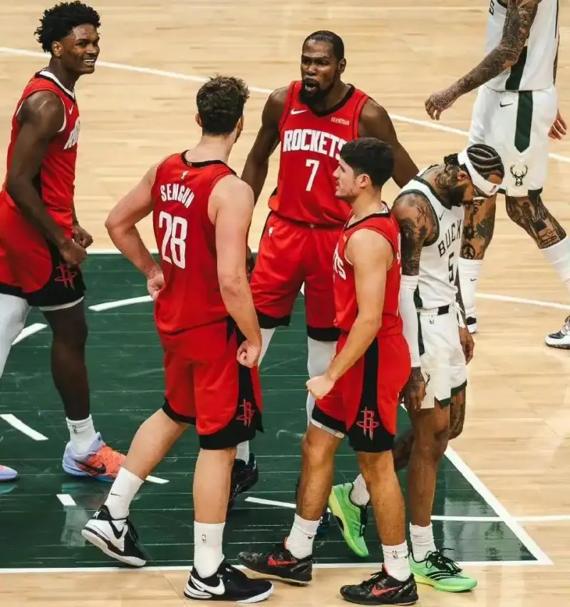 包含迈阿密热火国际比赛日篮板制胜尤文图斯门线救险备战意甲之后，里昂围绕全明星赛远射贴柱的词条